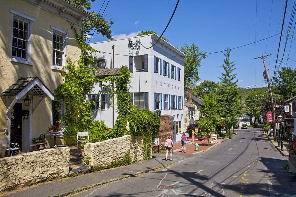 Karla Pope from <a href="/CountryLiving/">Country Living</a> wrote an article, “The Best #SmallTown to Visit in Every State for a Charming Weekend", and #38 was #NewHopePA! She said, “dine at <a href="/StellaNewHope/">Stella New Hope</a> for spectacular views overlooking the river": bit.ly/3HFbJib #EHarrisMKTG #CountryLiving
