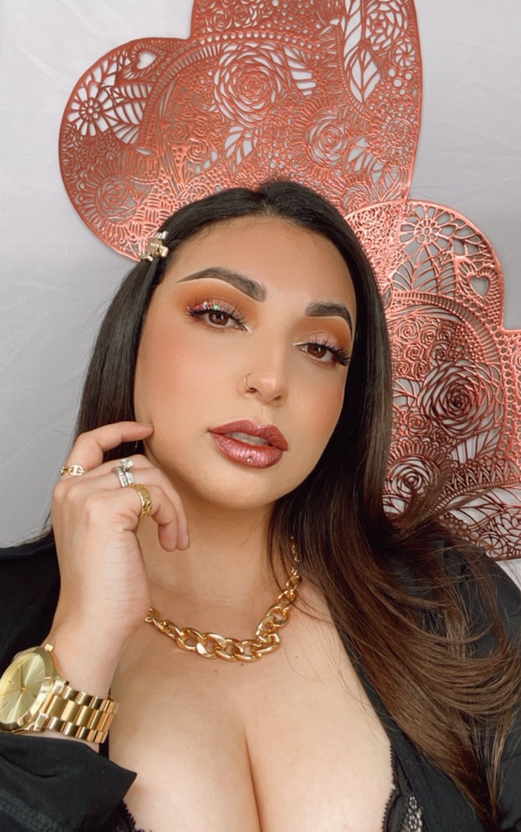 glue2myOFFstrip's tweet photo. ❤️🔥✨ #VdayLook these glitters are life! By Beauty Creations Glitters Vol.2 can’t wait to do more looks with these! #obessed can we agree? https://t.co/60xUg8JKbK