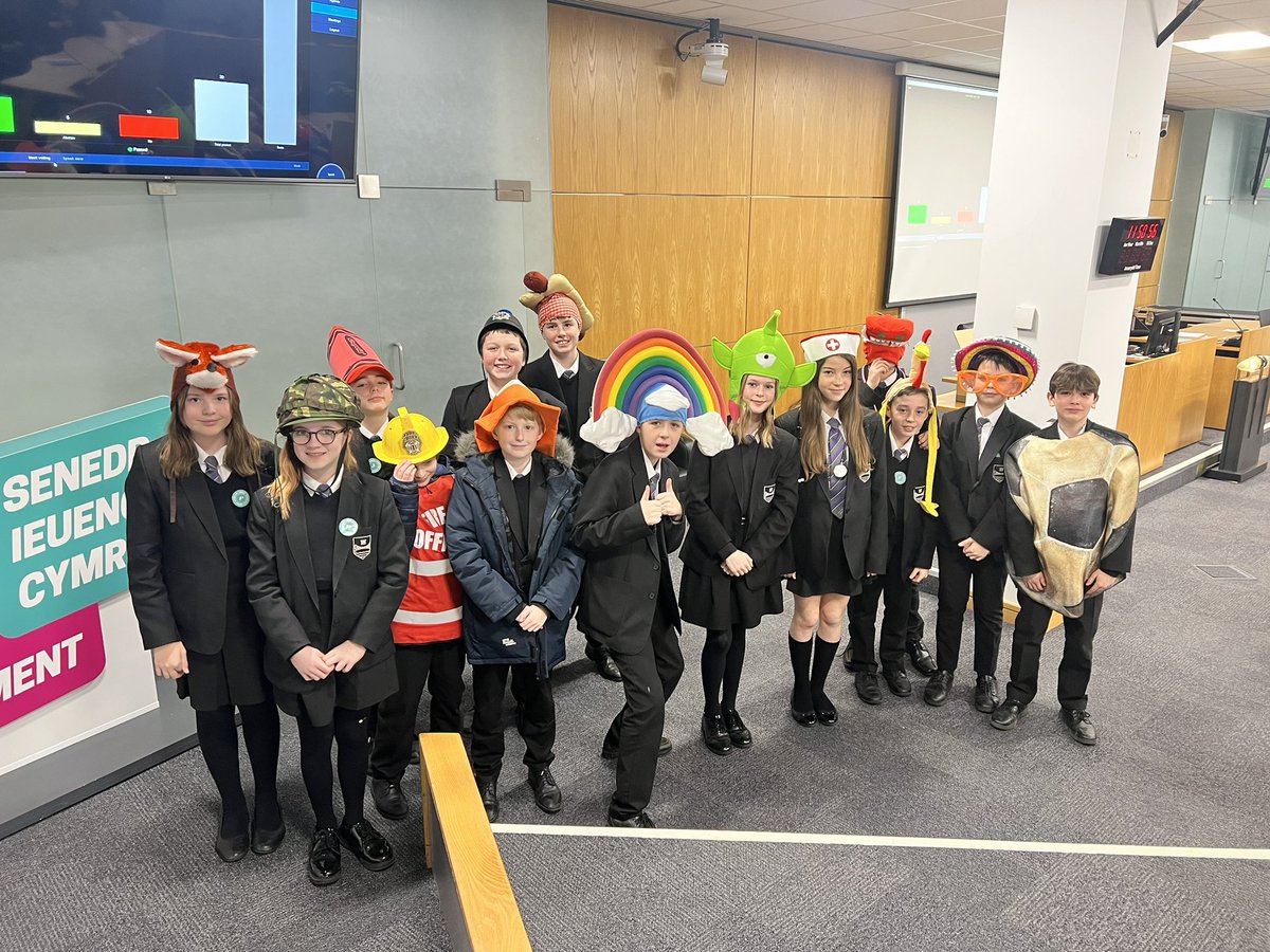 chephumanities's tweet photo. Fantastic visit to the Senedd today with half of the Year 7 cohort. We even had the opportunity to meet our MS @PeterFox61. The students tomorrow will also enjoy seeing the chamber and having their own debate #PoliticsToday @7Chepstow @chepstowschool https://t.co/c3qJBdfWuw