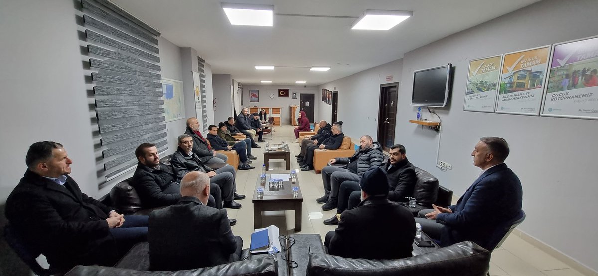 İlçe Başkanımız Mustafa Koral ve İlçe Yönetimi, İl yöneticimiz Veli Haldız
Kadın Kolları Başkanımız Pınar Yolcu Sekmen, Gençlik Kolları Başkanımız İbrahim Acar ile Deprem zedelerimiz için Kuran-ı Kerim okuyarak dualar ettik.