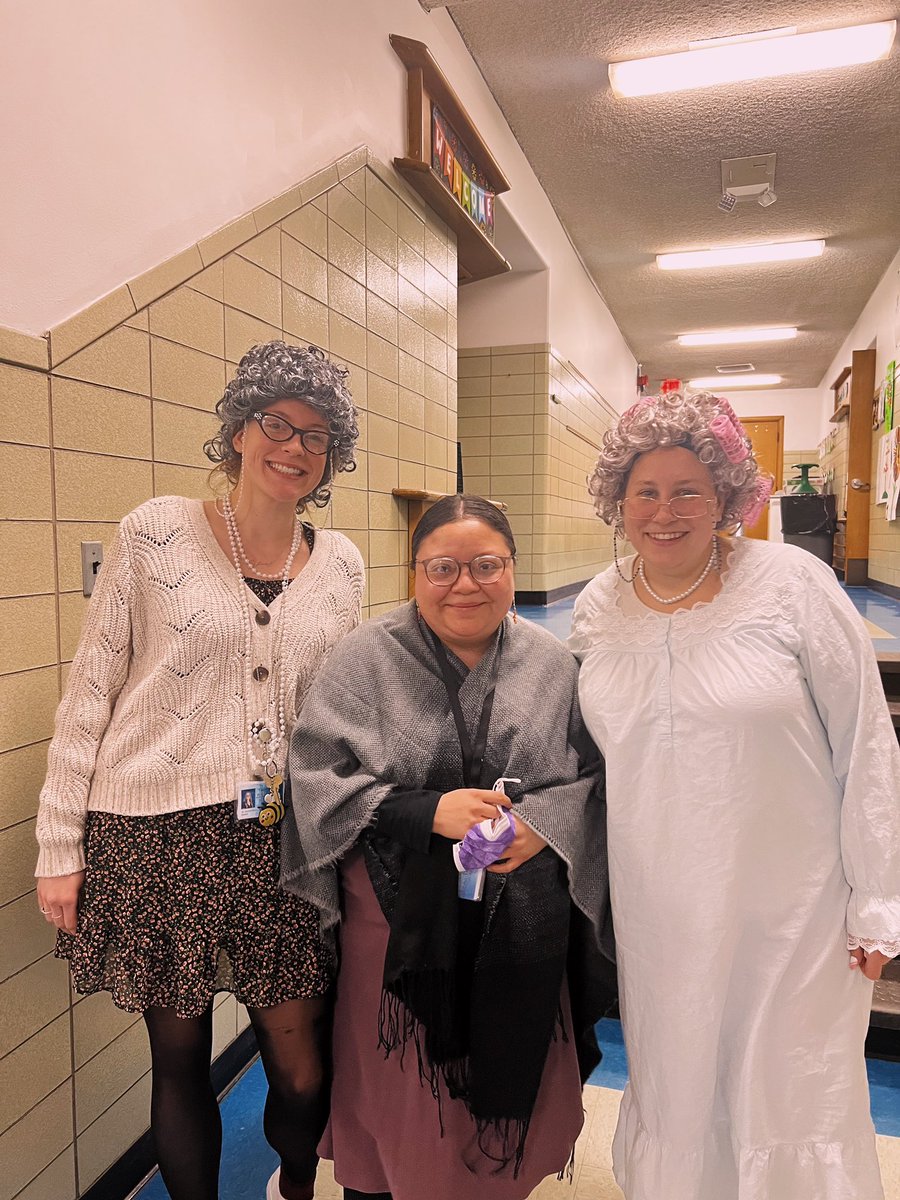 SBijonowski's tweet image. Happy 100th day of school from these old bumblebees! 🐝 #teampershing @MsCaprarola @Ms_Bazz