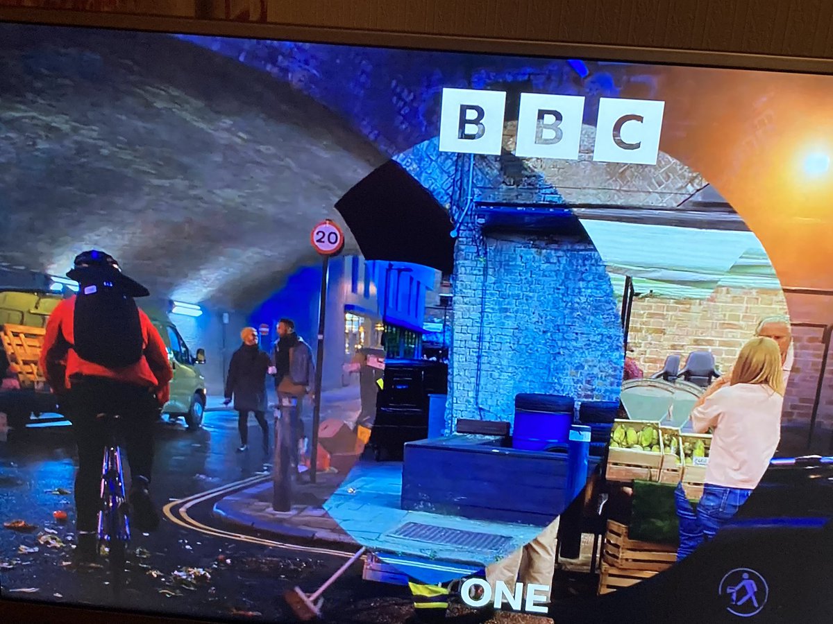 LouiseRobin5on's tweet photo. Can’t watch this pre programme trailer without thinking this cyclist is #TLR #HappyValley @SarahLancsUK @jginorton https://t.co/TJAYmuWQGV