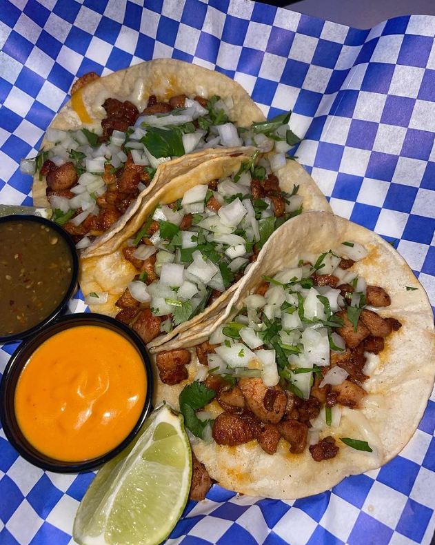 EatGuideSeattle's tweet image. Happiness is carnitas wrapped in a tortilla and topped with salsa and sauce.🌞

Taco Tuesday at Ozzie's 🌮

📍📸@ozziesinseattle🌮

#TheEatGuide #TacoTuesday #tacos #TacoTuesday #seattle #visitseattle #seattlefood #seattlewashington #seattleblogger #seattleeats