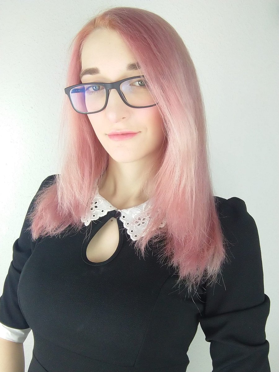 Rivvain's tweet photo. I freaking love my new hair color. I never thought I would like pink hair and now I'm obsessed with it.

And yes I'm getting more and more like my GTA Character https://t.co/xlNQ5M0X2b