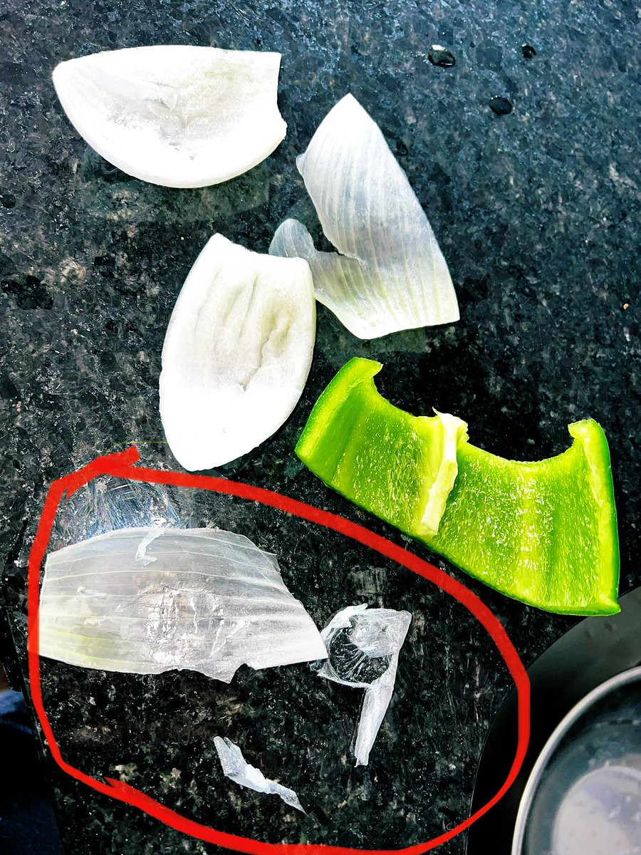 ItsCharliBabi's tweet photo. Am I the only one when cutting up veggies I always find a plastic like substance on the outer layers? 👀🤔🤢 #FakeVegetables https://t.co/behl2EAm1E