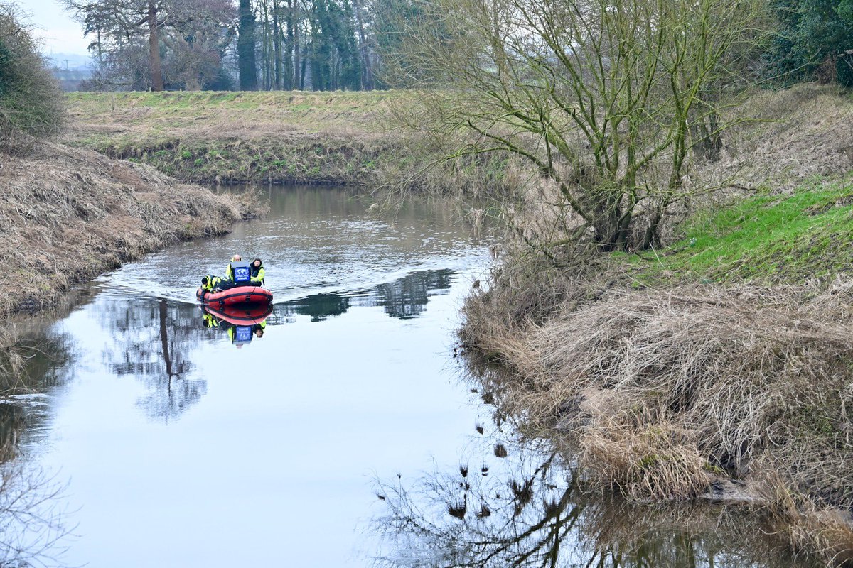 peter_faulding's tweet photo. Update: Today we carried out thorough side scan sonar searches in the non tidal section from the weir past the bench where Nicola’s phone was found and one kilometer upstream. Unfortunately there is still no sign of Nicola. We continue the search tomorrow. #nicolabulley https://t.co/V1T8VSwsdh