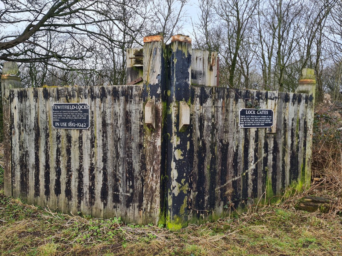 MorecambeRocks's tweet photo. Exhibit at the top of Tewitfield Locks #prestonkendalcanal #morecambebay https://t.co/CEhjNyc5op