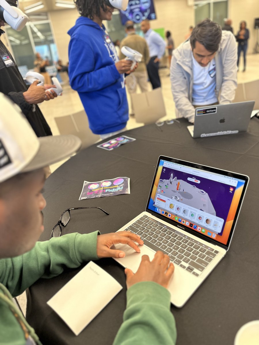 _EdFarm's tweet photo. Amazing start to our Innovation Invasion Appy Hours @trenholm_state last night! HBCU/CCU students are learning new digital technology to impact our community! Thanks to our partners @CSX &amp; @techmgm! #LearnWithEdFarm #weCultivatechange https://t.co/FfdEczpvky