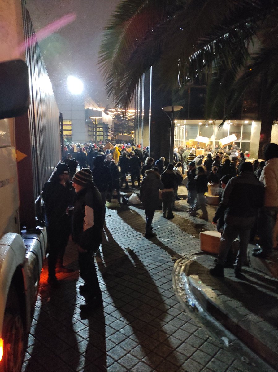 bybiber's tweet photo. Kadıköy nikâh dairesinde gece 00:00'dan sonra insan gücüne ihtiyaç olacaktır.

@kadikoybelediye #hatayyardimbekliyor 
#deprem https://t.co/OlmZBRXAfl