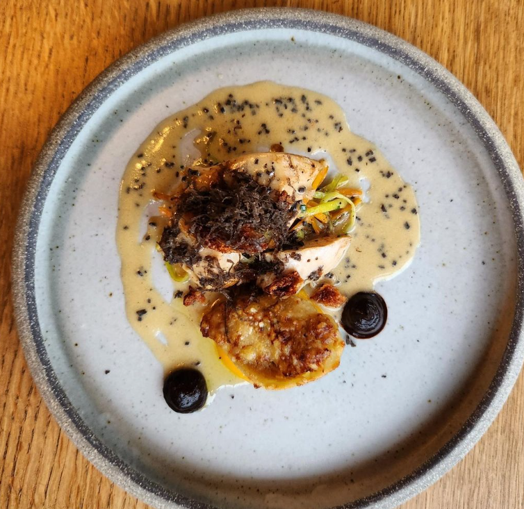 EatGuidePDX's tweet image. Le PigeonTasting Menu now offers Beer Can Chicken Tuesday. Truffle Leeks and Butternut Squash. Truffle Alfredo. Black Garlic Hazelnut Jam. Truffle Chicken Stuffed Shells. Crispy Chicken Skin.

Grab yours today!

📍📸@lepigeonpdx

#theeatguide #tuesday #beer #chicken #portland