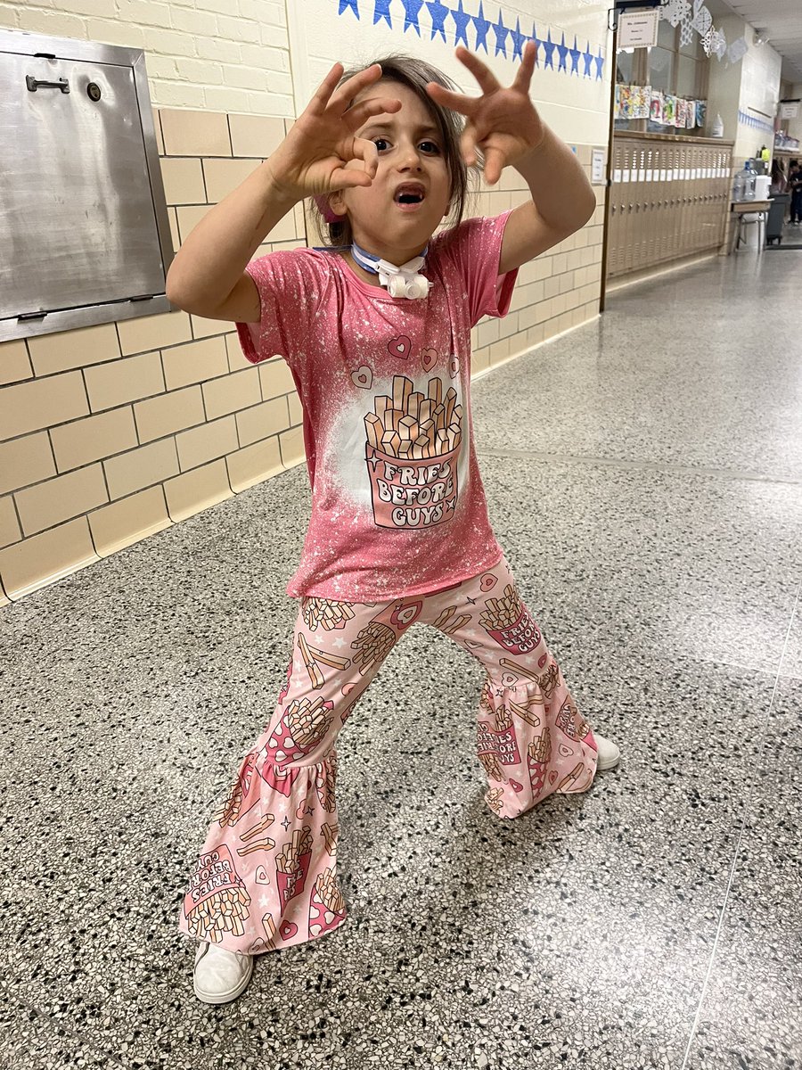 She has persevered through many tests over the past few weeks! #bookvendingmachinesurprise #Perseverance #1stgraderockstar <a href="/canstafford/">Candice Stafford</a> <a href="/mikeruppenkamp/">Michael Ruppenkamp</a>
