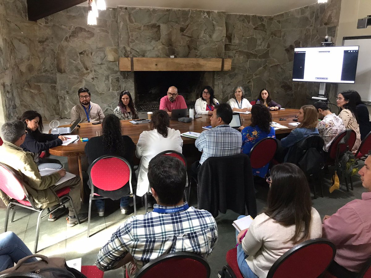 SaludAysen's tweet photo. Esta mañana desde Subdirección de Gestión Asistencial expusieron ante delegación de @ministeriosalud sobre el nuevo diseño de Red Asistencial y la cartera de proyectos incluídos en la actualización del convenio con @goreaysen_ #SeguimosAvanzando #Coyhaique https://t.co/MC97q78zE7