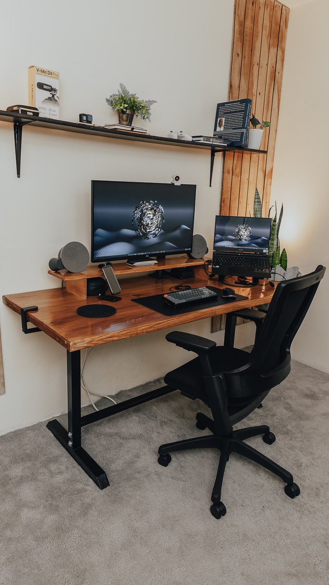 woodley_lozamma's tweet photo. Show me your desk Setup
#desksetup #setop https://t.co/gJfXNHeBI8