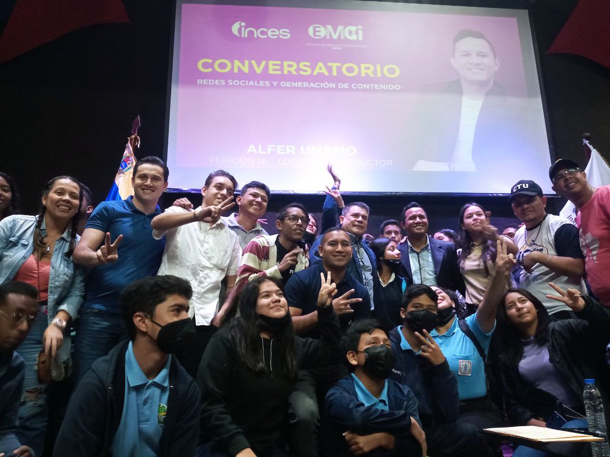 Incesocialista's tweet photo. #Noticia | #Inces forma a sus aprendices en redes sociales y generación de contenidos, 200 aprendices de la institución.
Leer + https://t.co/JO0nlfcL14 

#FórmateEnElInces #VenezuelaMonumental https://t.co/d97FVdWMm1