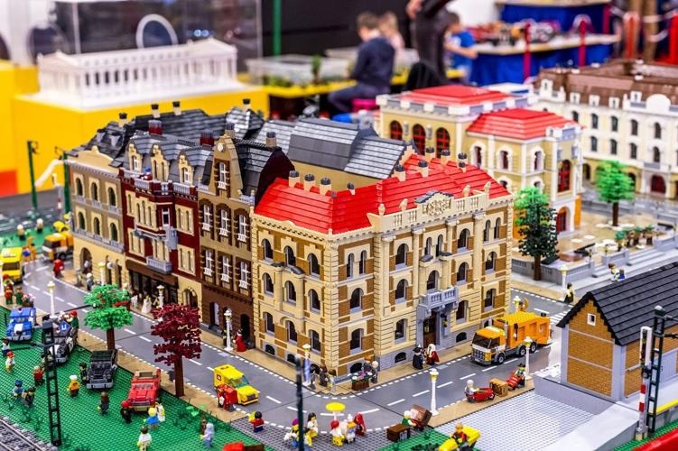 WDRBNews's tweet photo. The LEGO Brick Convention is coming to Louisville in July: https://t.co/8FNO302JSe https://t.co/SXGGACvJQu