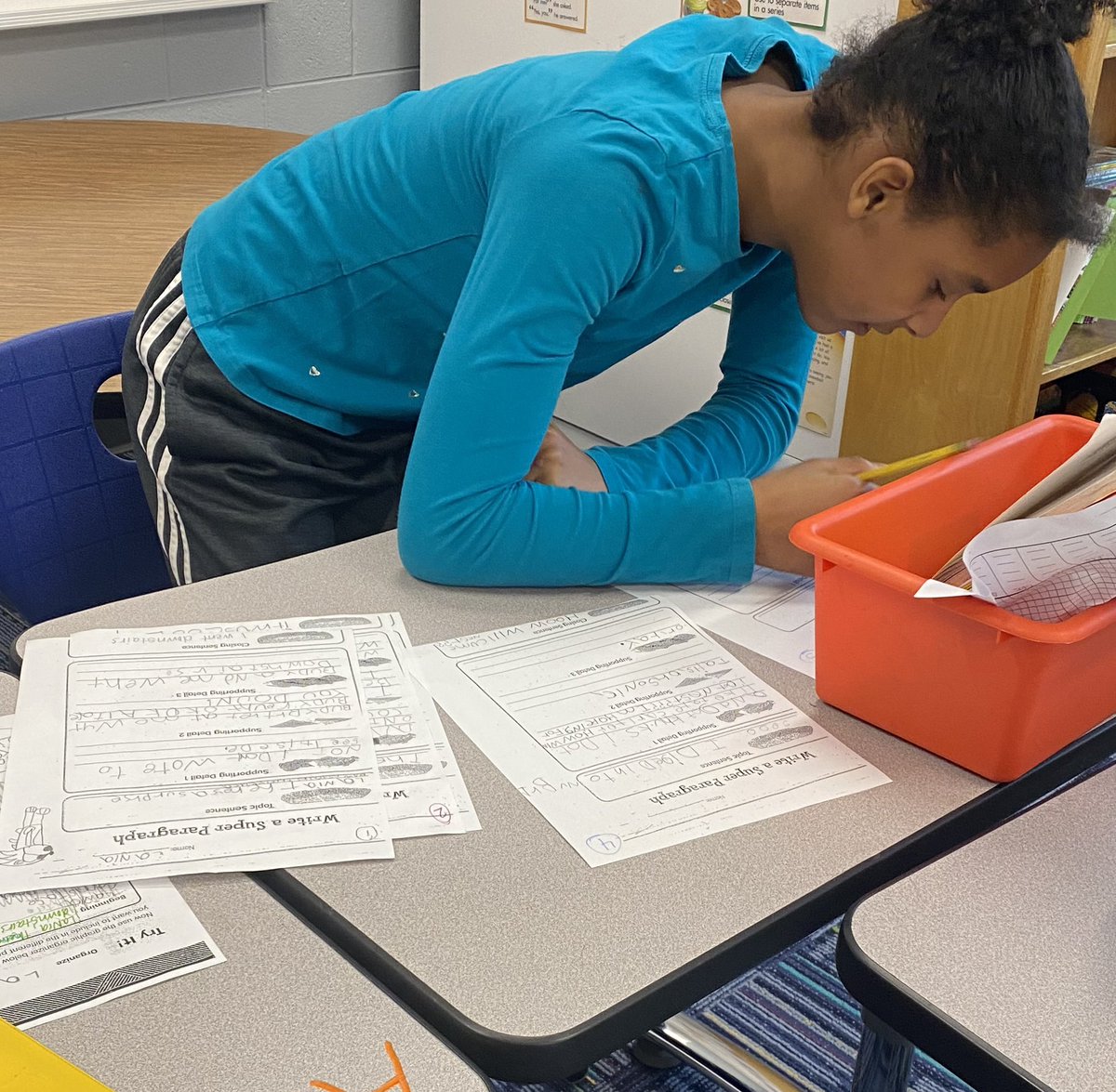 JudayL13's tweet image. Planning out our personal narratives with the purpose of adding details to help our reader understand. #GLCSRyan #GoGullLake