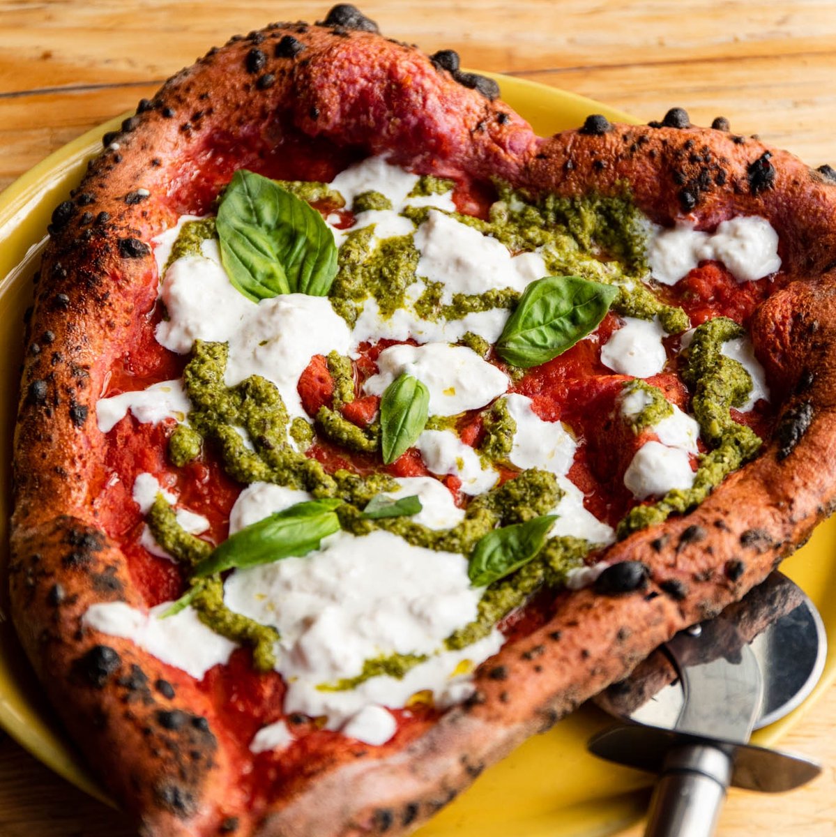 ＶＡＬＥＮＴＩＮＥ＇Ｓ ＳＰＥＣＩＡＬ ❤️ ⁠ Pesto Pizza with stracciatella, only available on February 14th 🌹 Book online > purezza.co.uk/valentines-day… #valentines #pizza #heartpizza #purezza #veganpizza #veganvalentines #plantpionners #veganuk