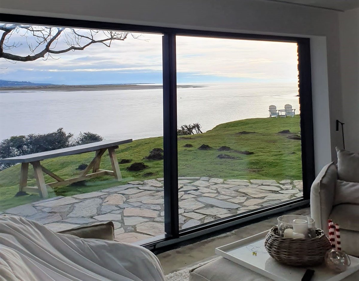 JamesPriceLtd's tweet image. WHAT A VIEW! We have just installed these Sliding Doors for a client that clearly appreciates a nice view !
They are a set of Infinium sliding doors in Ral 7016 Anthracite Grey.

Project Location: Porthmadog, North Wales.
#slimlineDoors #aluminiumdoors #bespokeglazing #architect