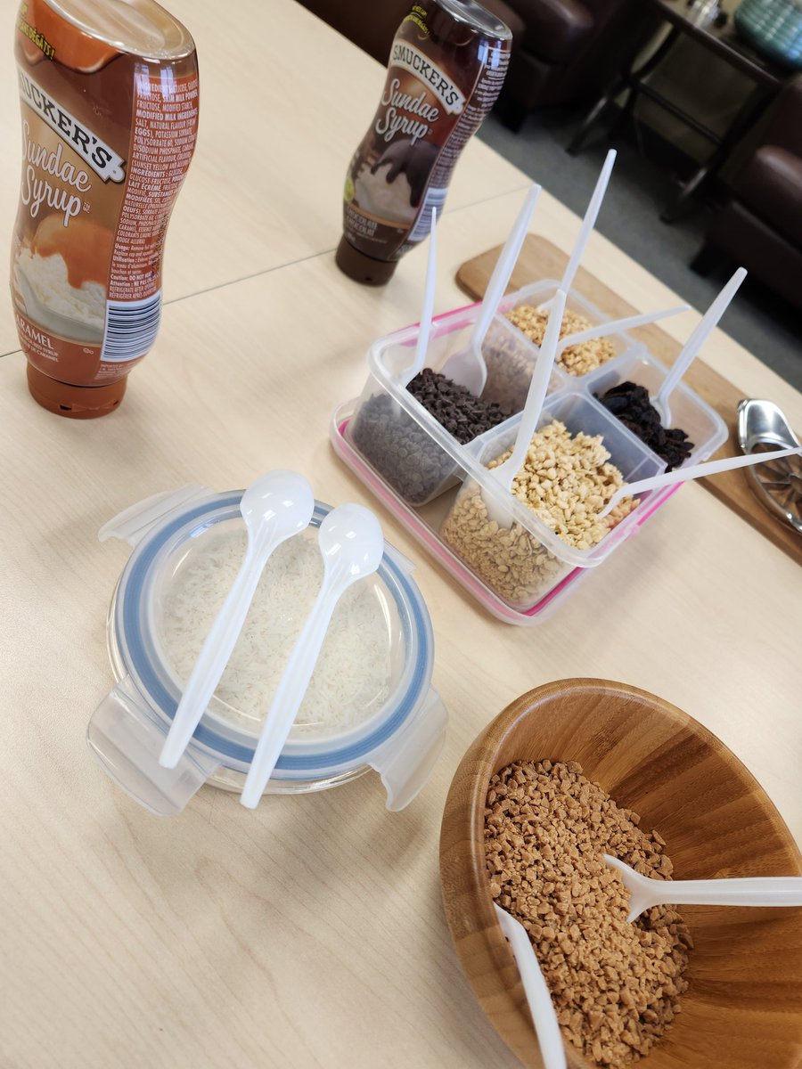 It's staff snack day today! Having an apple sundae bar! A healthy twist to a sweet treat! 😋 @APPLESchools  @ngpsoes #ngps10