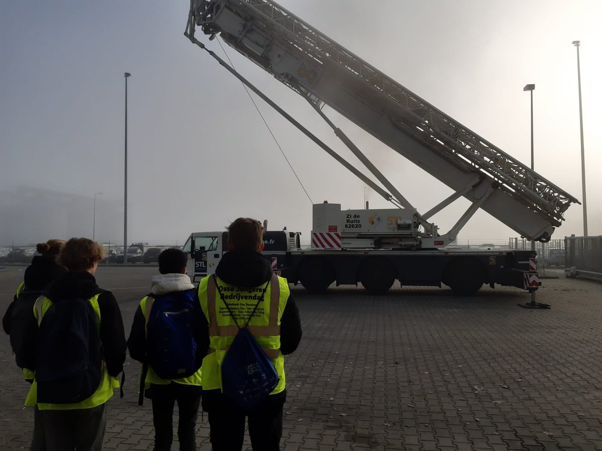 bonoco66's tweet photo. Geslaagd bezoek aan Spierings Mobile Cranes #ossejongerenbedrijvendag 2023 #TBLOss https://t.co/3G0Ag1QKUm