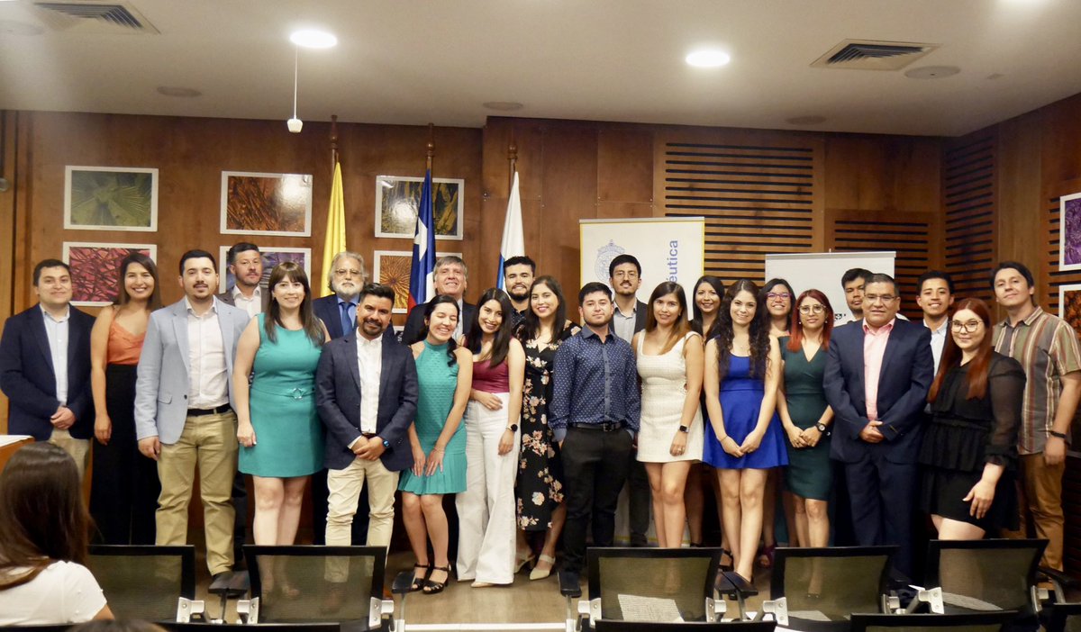 FQuimica_UC's tweet photo. En enero se realizó la entrega de diplomas de los programas de la Escuela de Química y Farmacia.

¡Felicitamos a nuestros estudiantes por este gran logro y les deseamos todo lo mejor en sus carreras profesionales!

Descubre nuestros diplomados UC 2023 👉🏼 https://t.co/1qyhB3Njf6 https://t.co/j1RCGW2mWx