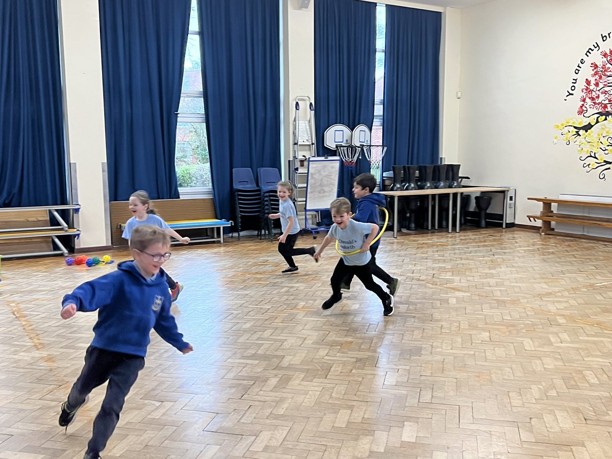 StOswaldsRCgos's tweet image. Some great teamwork for @TaskmasterEdu task 2! The children in Year 1 worked together to create an outdoor game using 1 type of equipment and only 3 instructions! #ChildrensMentalHealthWeek #CMHWTasking