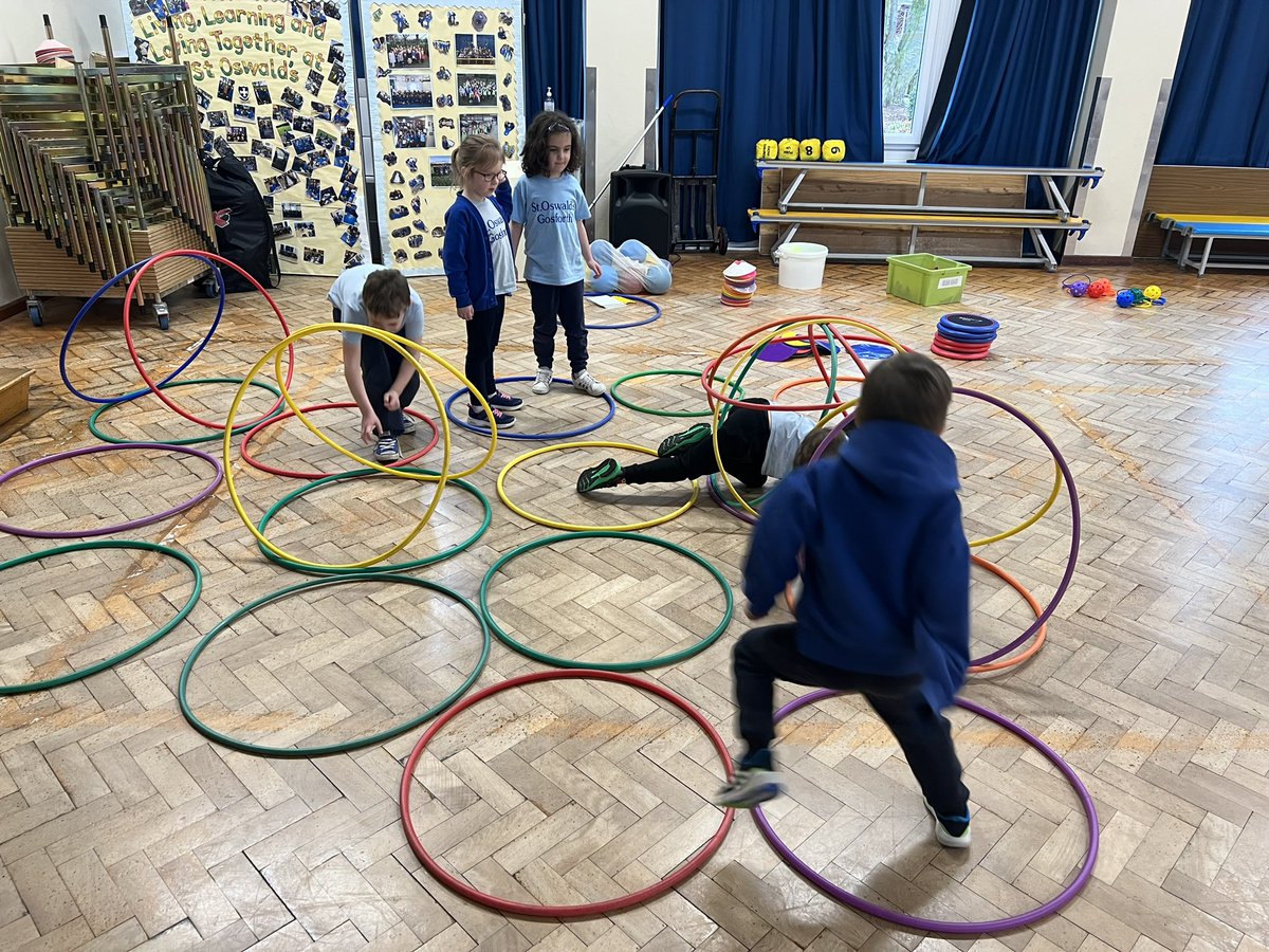 StOswaldsRCgos's tweet image. Some great teamwork for @TaskmasterEdu task 2! The children in Year 1 worked together to create an outdoor game using 1 type of equipment and only 3 instructions! #ChildrensMentalHealthWeek #CMHWTasking