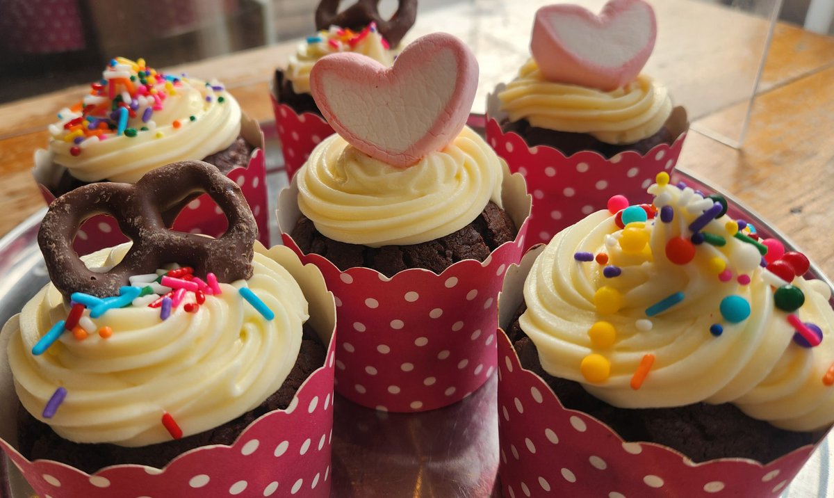 StJohnsBakery's tweet image. Brownie Cupcakes!  
 Just in time for Valentine&apos;s Day!  ❤️❤️❤️

#toronto #blogto #bakery #nonprofit