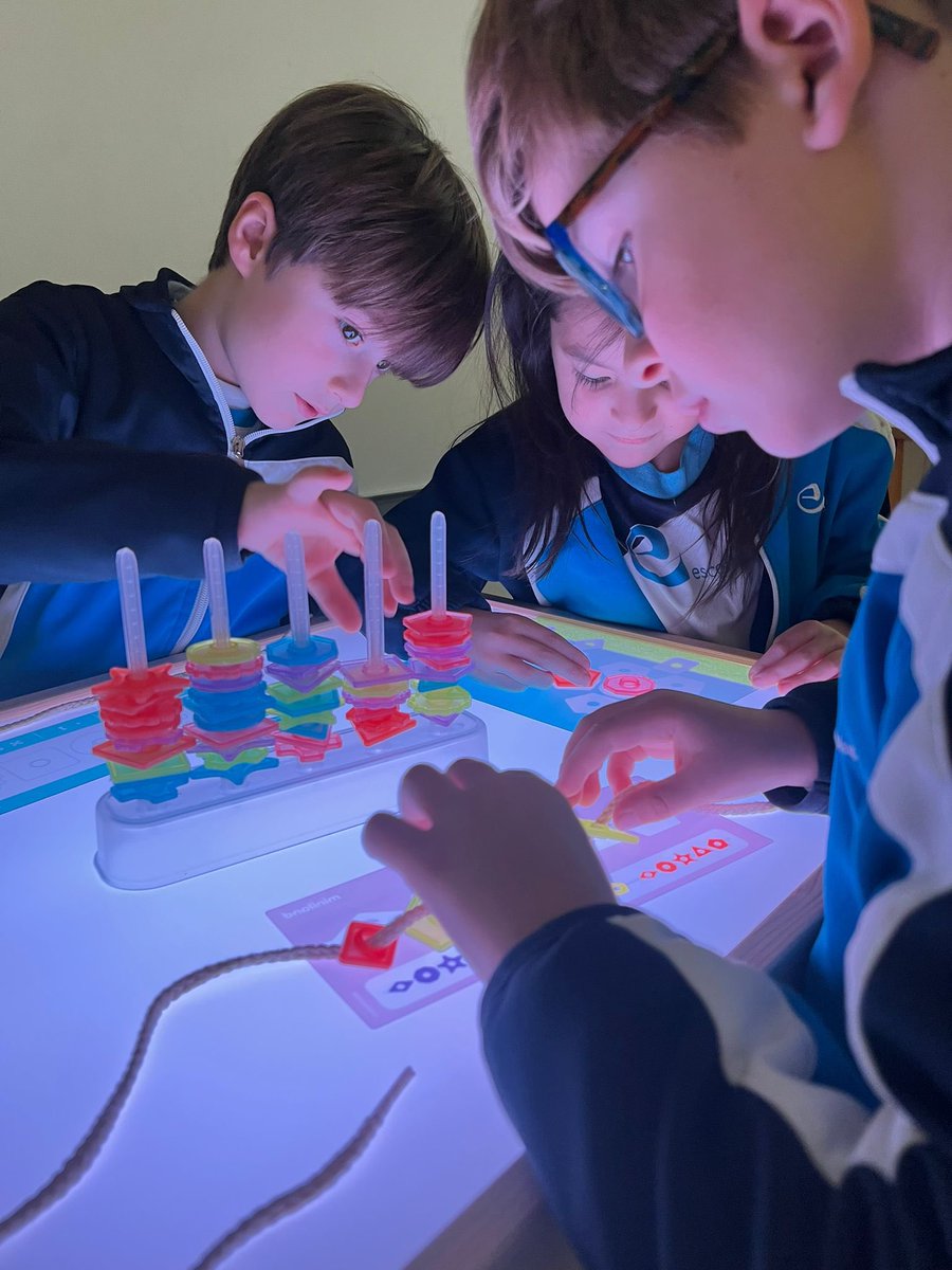 escolapiasSE's tweet image. En infantil nos encanta aprender a través de la estimulación sensorial💡✨
#megustamicole 
#Atréveteacaminar 
#colegiozaragoza
#infantil
#educación #escolapias
#escolapiassantaengracia