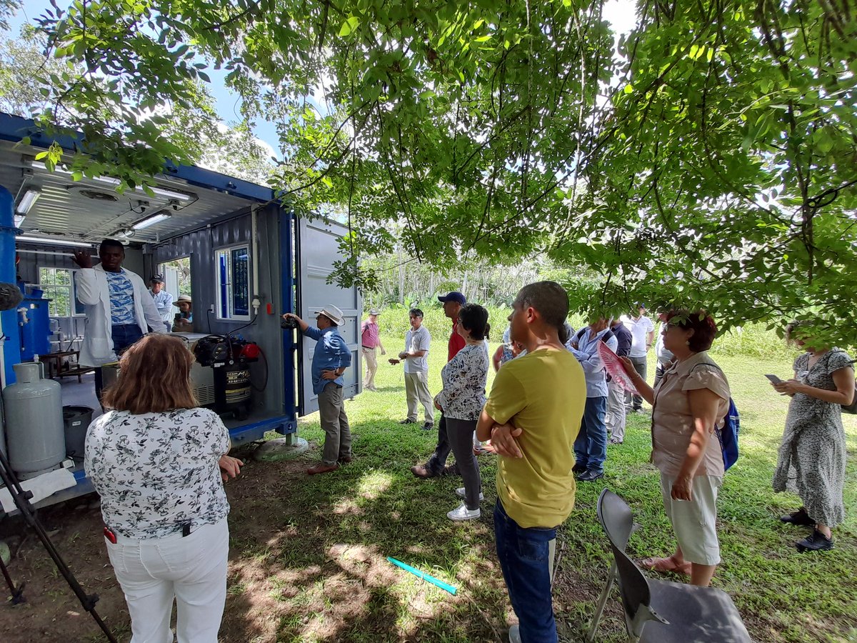 CamiloYounes's tweet photo. En asuntos de transición energética justa, me gustaría que el señor presidente @petrogustavo , @IreneVelezT y @arturolunat conozcan esta planta de biogas con residuos de la pesca en @TumacoUNAL de @UNALOficial 
Es con la participación de las comunidades que ha sido posible. https://t.co/LvqvV8167b