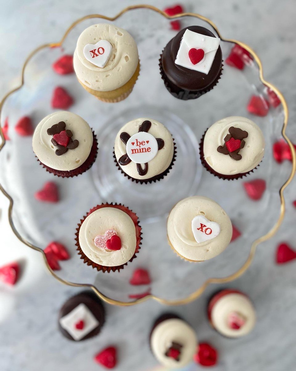 GTownCupcake's tweet photo. β€οΈπ»π§ #georgetowncupcake #valentinesday #15thanniversary https://t.co/Hz8zi5ueGX