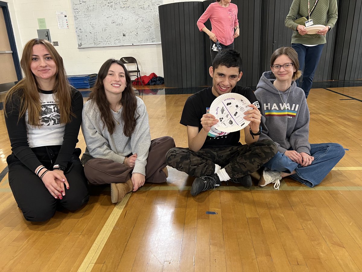 oldAgeJ's tweet photo. Fun Health and Fitness day at the U 🥳🤩#nutrition relays ⁦@FCPSAdaptedPE⁩ https://t.co/rGB0xAYUqA