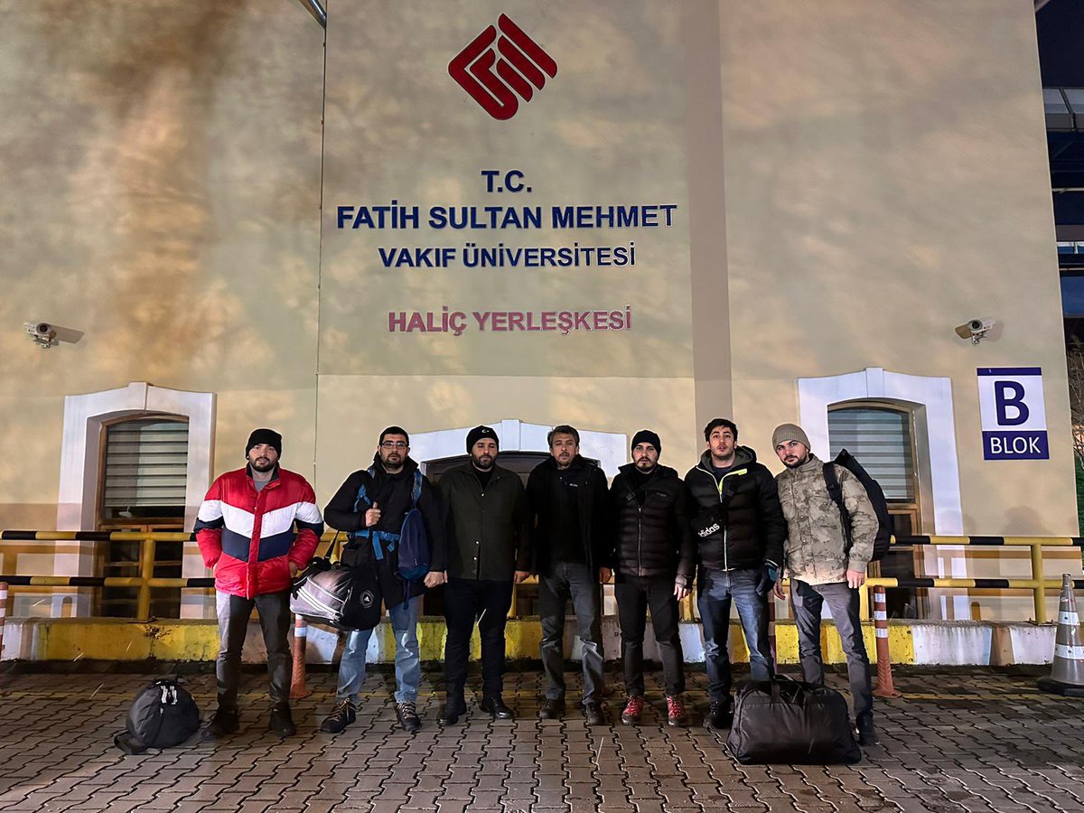 Üniversitemiz personellerinden oluşan ekibimiz afet bölgesinde arama kurtarma faaliyetlerine katılmak üzere yola çıktı.

Hayırlı haberlerinizi bekliyor olacağız. 
Yolunuz açık olsun…

🇹🇷🇹🇷🇹🇷

<a href="/fsmvu/">Fatih Sultan Mehmet Vakıf Üniversitesi</a>