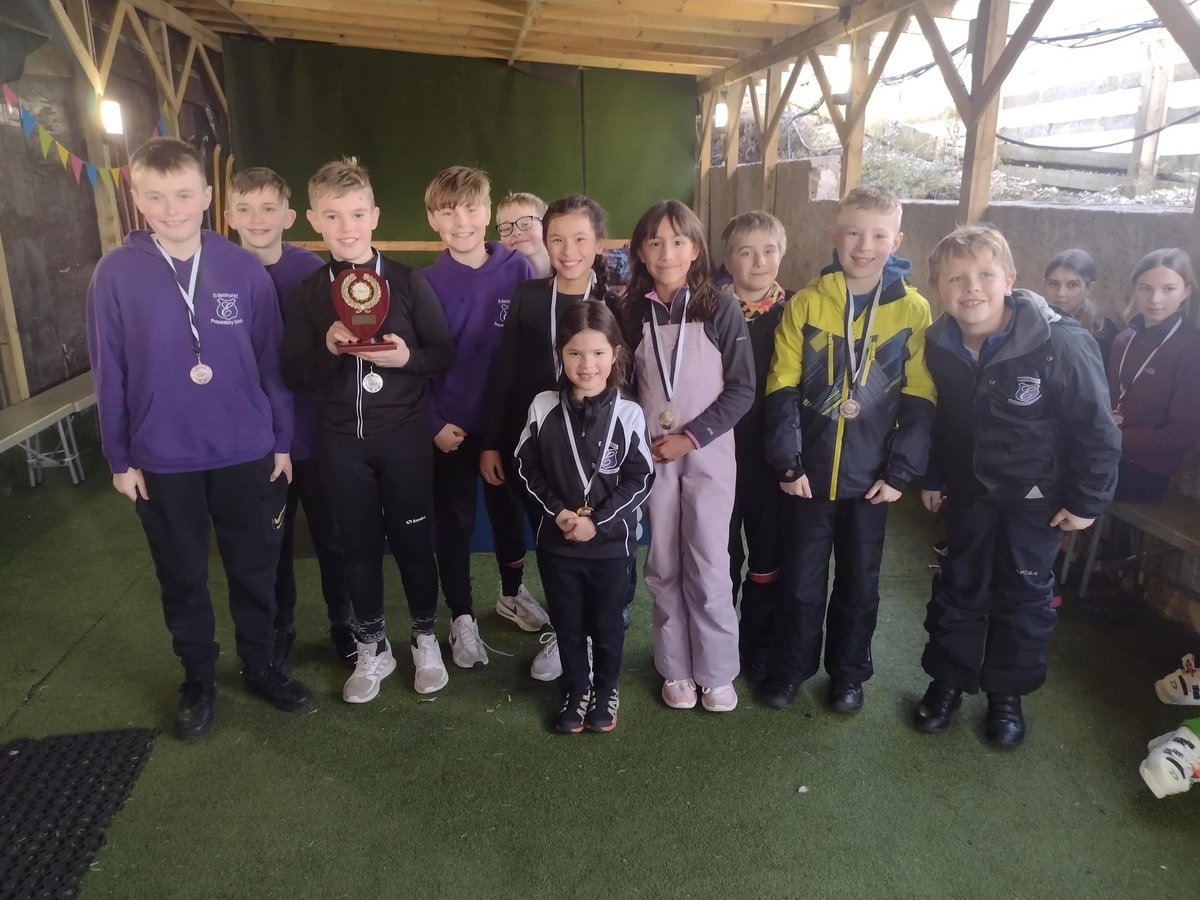 Well done Edenhurst Ski Team. What an amazing achievement to win 1st place in the @StokeSkiCentre Junior Schools competition. It's been an honour to watch you all grow in confidence this year! You are all superstars 🌟