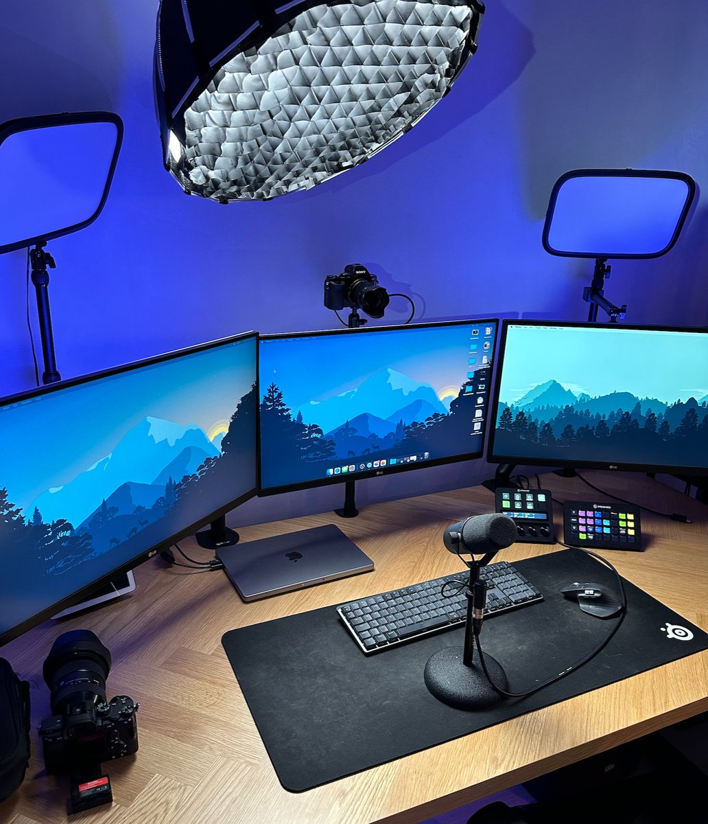 jeroenniesen's tweet image. Upgraded my studio lighting game! 💡 Say goodbye to spill light with my new soft box &amp;amp; grid setup. Excited to bring you even better videos on the #AzureVlog channel. Stay tuned! 🎥 #VloggingTips