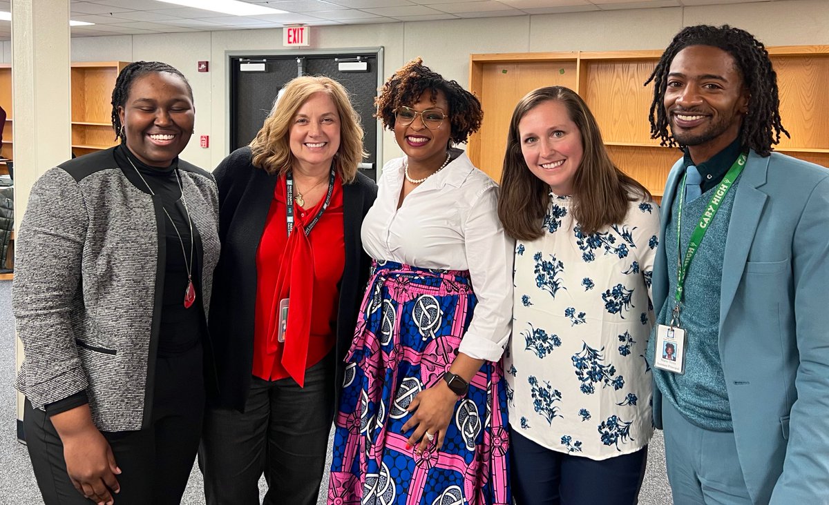 gggstidham's tweet image. It’s always a GREAT day when we invite rock ⭐️ assistant principals to speak to current administrative interns about what they’ve learned and how they lead. Love you @A_Teasdell @WyndiErvin @kortneyhowerton @CaryHighAPTerry #InternInstitute