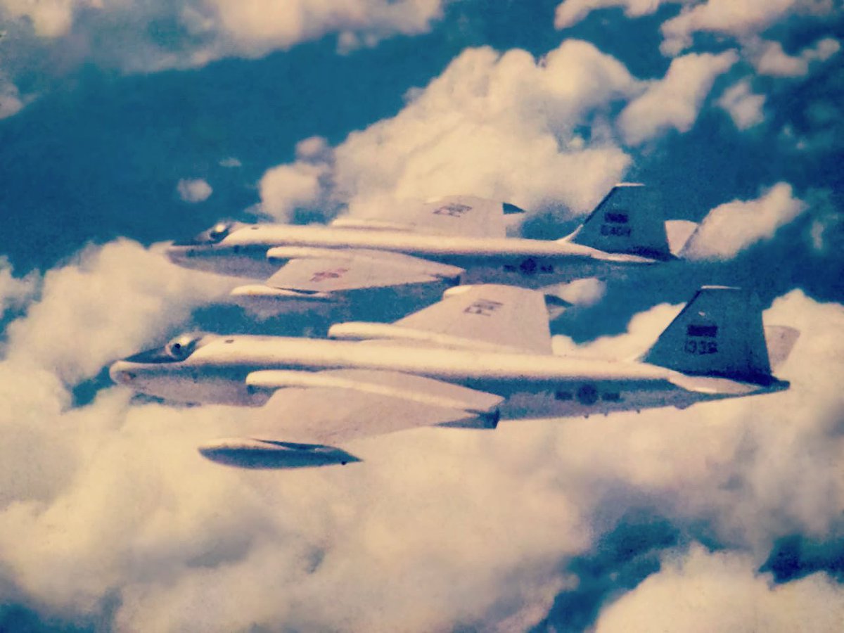 #Historia | Bombarderos BAC Canberra B.Mk2 de la Fuerza Aérea Venezolana, finales de la década de 1960.

#aviacionmilitar #fuerzaaereavenezolana #baccanberra #venezuela #favclub