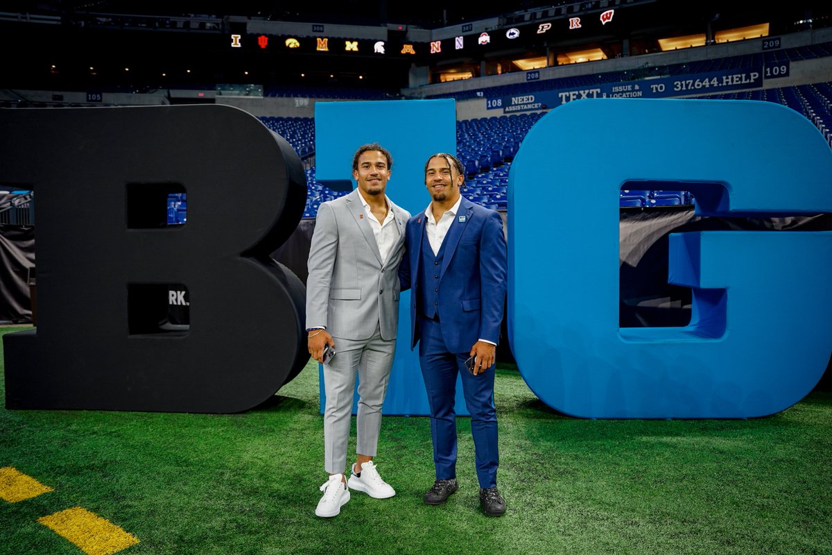 Illinois Football (@illinifootball) on Twitter photo London, Ontario to Champaign, Illinois to the NFL Draft
Read about the Brown Brothers' journey: ow.ly/ONPH50MM7aO
#Illini // #HTTO // #famILLy London, Ontario to Champaign, Illinois to the NFL Draft
Read about the Brown Brothers' journey: ow.ly/ONPH50MM7aO
#Illini // #HTTO // #famILLy
