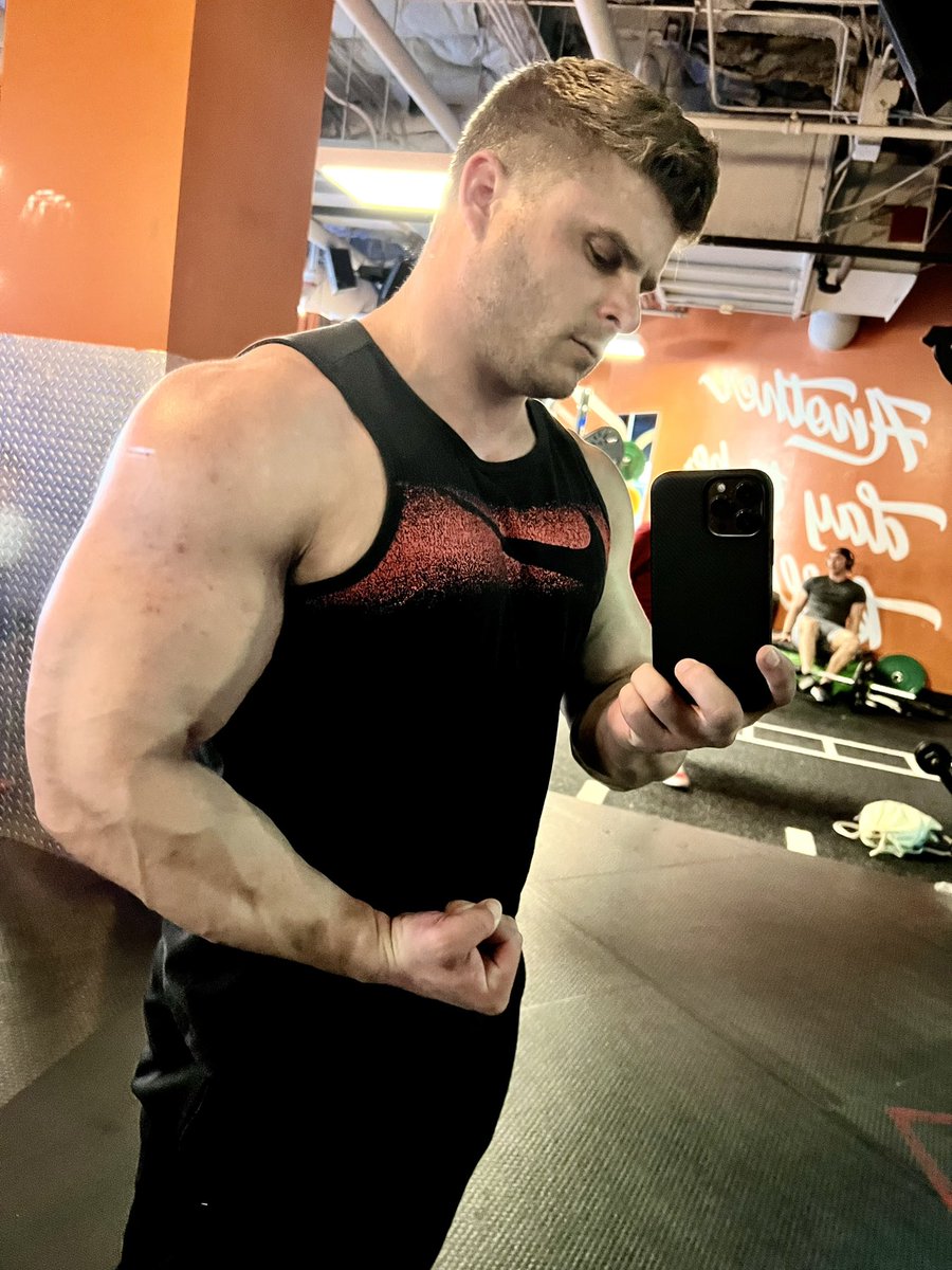 JoshuaFlex86's tweet photo. #18inches pumped 💪🏼 https://t.co/vWFLlrJOzJ