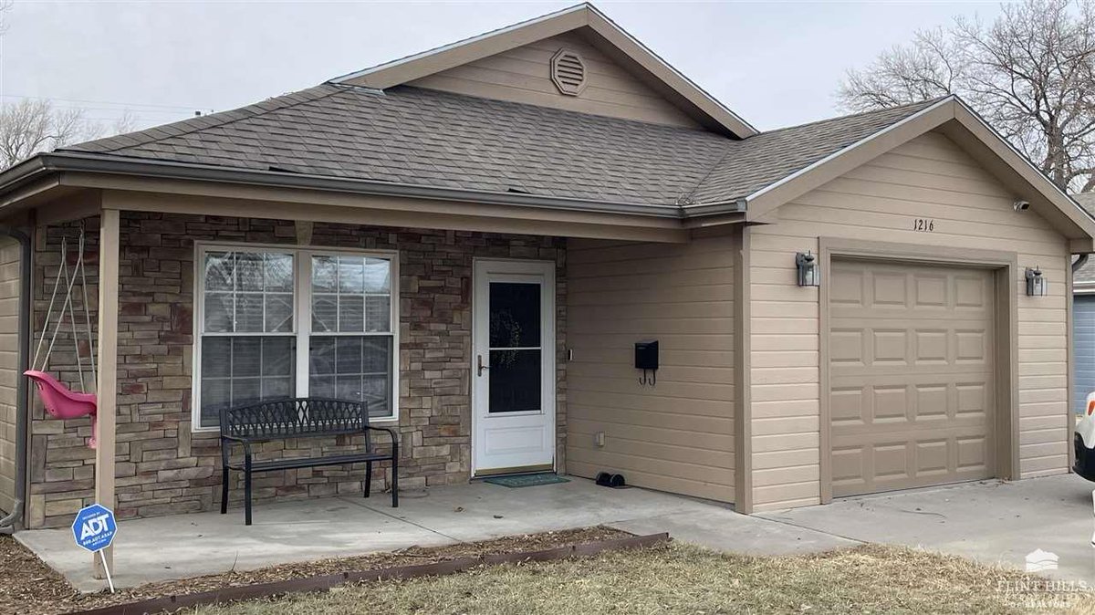 ButlerNate's tweet image. Just Listed in #JunctionCity #KS. 1216 N Jefferson! Please retweet!  tour.corelistingmachine.com/home/NG4PT5