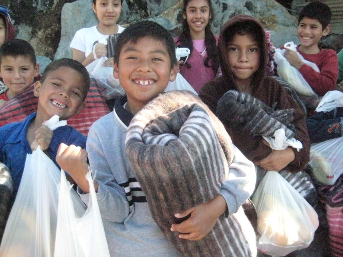 ChildCareInt's tweet image. Whether it’s through clean water, medicine, blankets or treated bed nets, you can help sponsored children lead healthy lives: childcareinternational.ca/gift-catalogue…

#poverty #generosity #giving #children #child #health