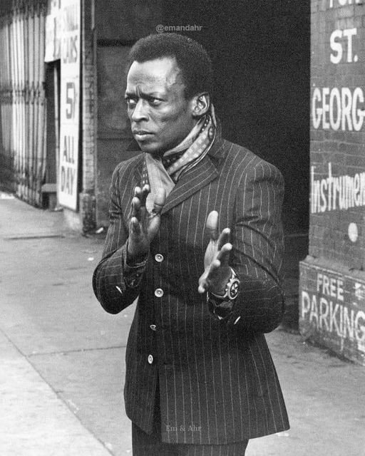 Miles Davis 
emandahr.com/blogs/legends/…
#milesdavis #jazz #jazzmusic #jazzmusician #jazzismyreligion #jazzisart #jazzphotography #jazzphoto

✁-------------------
👉see more at @emandahr
