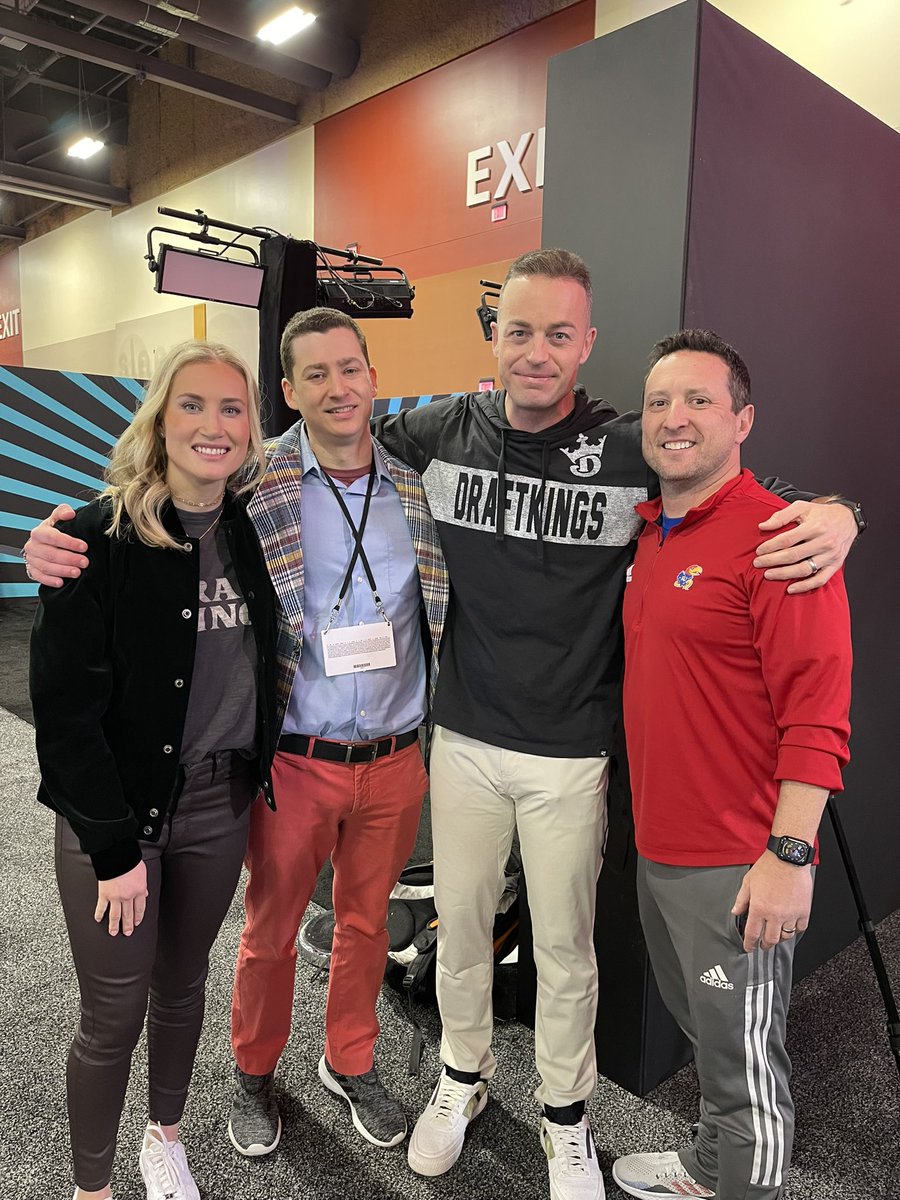 BKDenverSports's tweet photo. Only a few folks missing from this pic too, namely, @AdamMKaufman @BrendanGlasheen @MattLaMarca @yaboiTCfresh @thefantasygrind @JasonDRossi @ZT_Sports and I guess @KennyDucey 
#DKSimFam #DraftKings https://t.co/70nrnThjvl