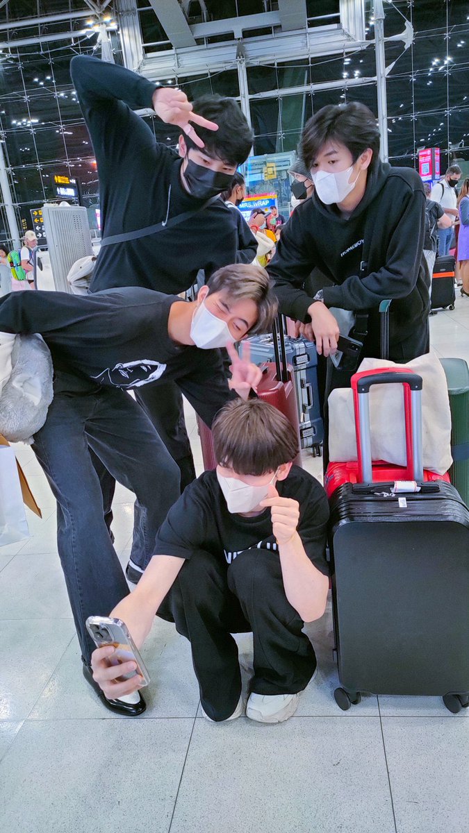 MosBank_KRfan's tweet photo. Have a safe trip na ka 🇰🇷 Let's meet in Korea❤️
#บอสของมอสแบงค์ #BossforMB #มอสแบงค์ #ม่องเบี้ยว #MosBank #모스뱅크 #Bigdragontheseries
#มังกรกินใหญ่ https://t.co/ZVpuCBHpjB