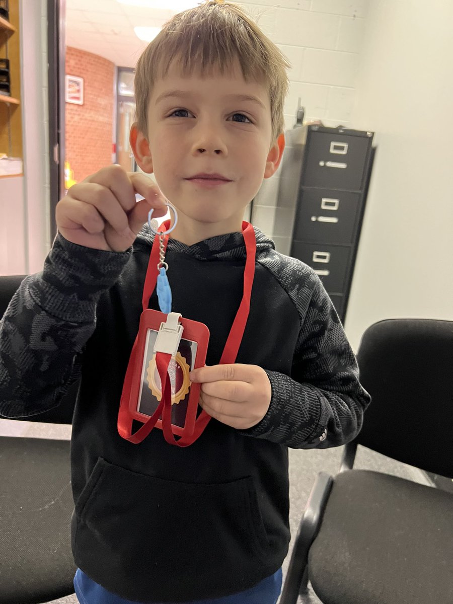 ValleCrucisSch's tweet photo. Mojo was found by their classmates Dojo ambassador for the week and one of our Cougar Captains was showing his paw keychain and Cougar Captain lanyard!

Great things happening in the Valle! 
#VConTheRISE  #WeAreWatauga https://t.co/aQzWVDab0g