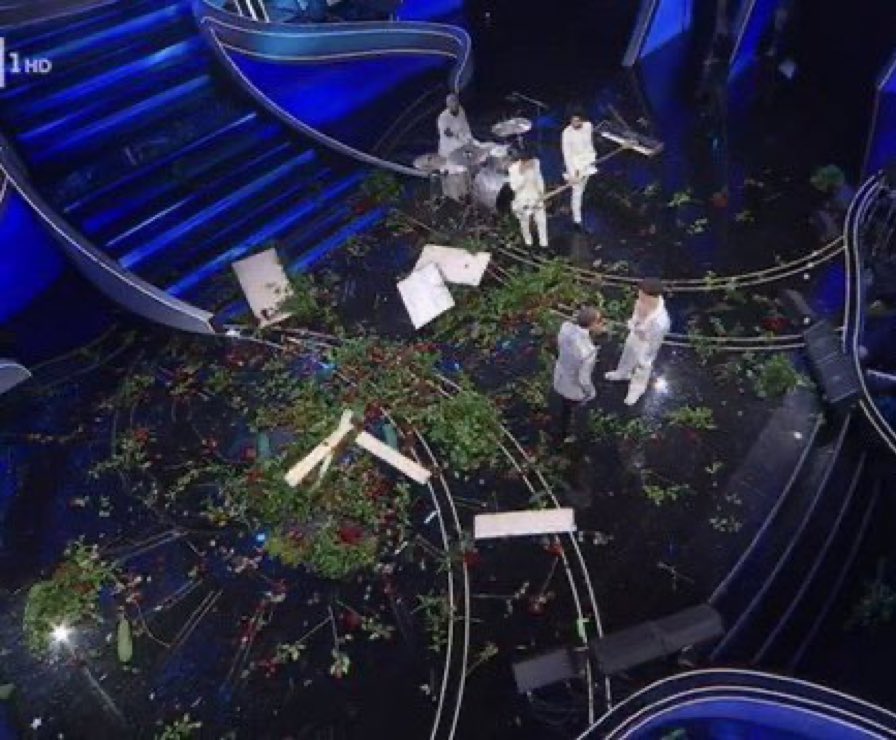 memmibionda's tweet photo. Ti raserò l’aiuola.

Blanchito edition 😂
#Sanremo2023 https://t.co/1YpVT9IHTm