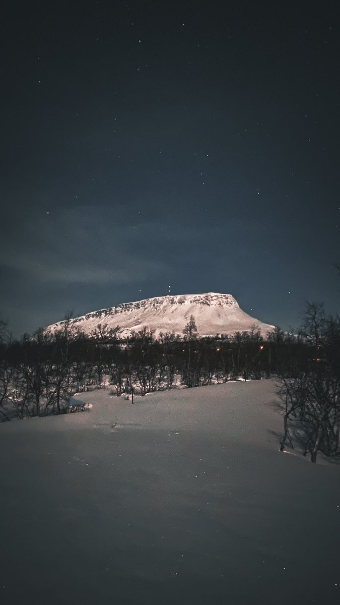 Hot damn I have missed this. Good to see you again, Saana. Shot handheld with iPhone 11 in the light of almost full moon. In total silence.

#liveforthestory #saana #thisisfinland