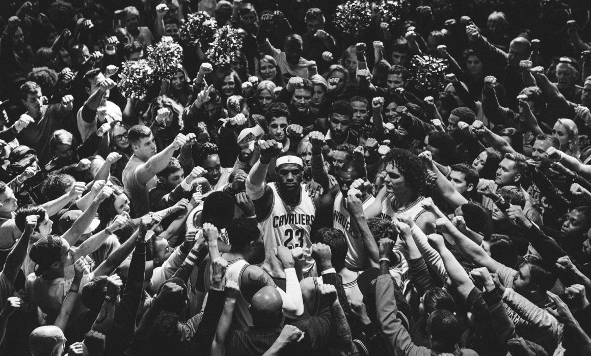 LakersLead's tweet photo. TONIGHT, WE ARE ALL WITNESSES @KINGJAMES 👑 https://t.co/0aMt2qtFRh