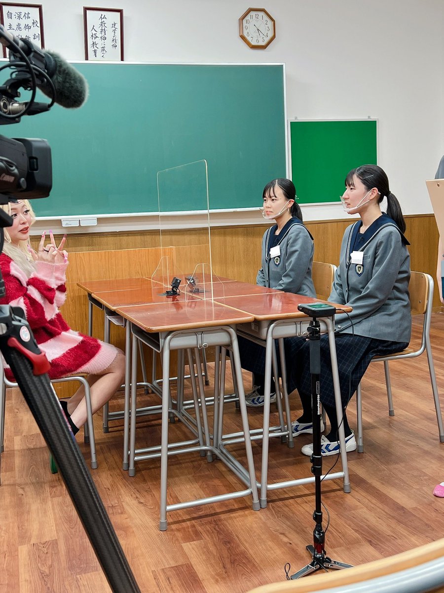 seika_pr's tweet photo. 「バリはやッ！ZIP！」出演！
毎週(月)〜(金)5：20〜7：00放送中の「バリはやッ！ZIP！」では、高校生が様々な悩みをエルフ荒川さんに相談しています。
その恒例コーナーに本校も出演します！
本校の放映は3/6〜3/17の予定です。ぜひご覧ください！
エルフ荒川さん、とっても優しい素敵な方でした☆ https://t.co/ZS1IvXhlI7
