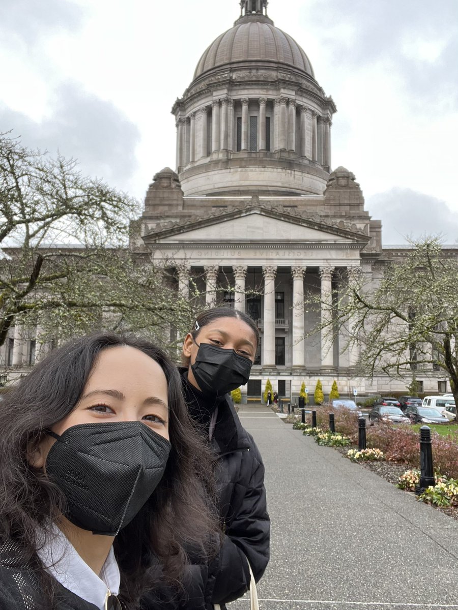 Had such an amazing day at the capital yesterday learning about lobbying! We got to meet @SenSaldana and Rep Sharon Tomiko Santos. Thanks <a href="/seattlegirlsedu/">Seattle Girls School</a> for bringing us along! 🏛